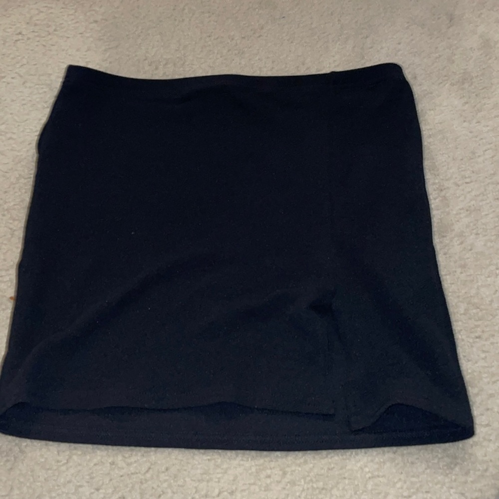 Short black skirt from Pretty Little Thing